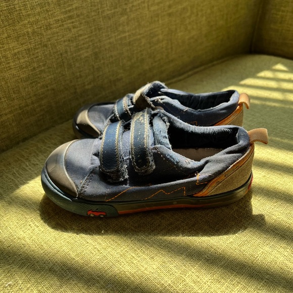 See Kai Run lightning bolt sneakers - Picture 3 of 4